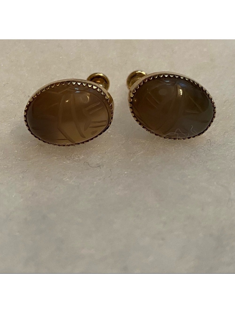 BURT CASSELL EARRINGS 12K GOLD FILLED GRAY SCARAB STONE VINTAGE SCREW BACK